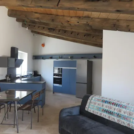 Le Vieux Chai 펜션 *